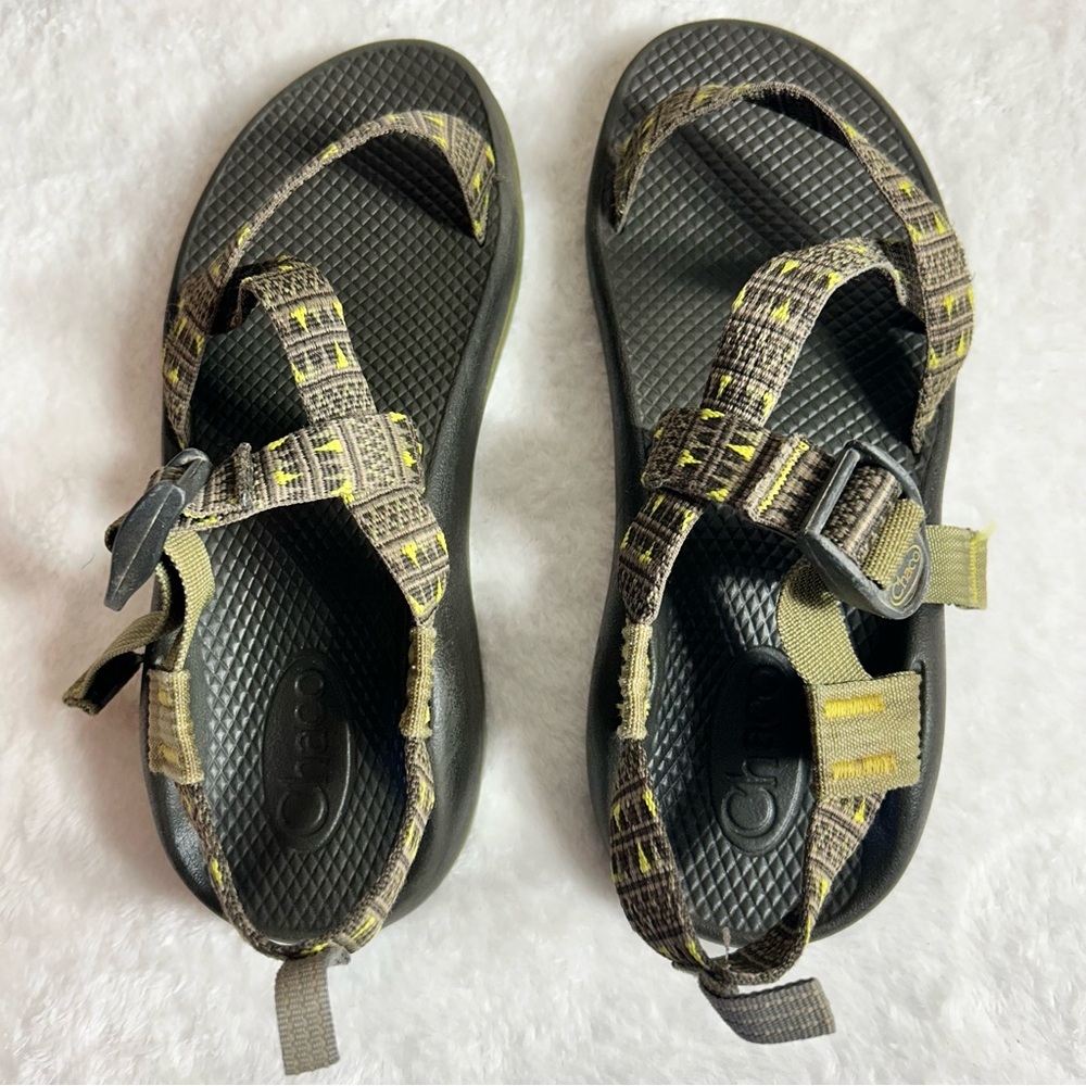 Chaco Sandals with Black and Olive Green Pattern Adjustable Straps Size 6 - Picture 2 of 8